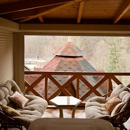 Петрос Family Hotel Яремче Екстериор снимка