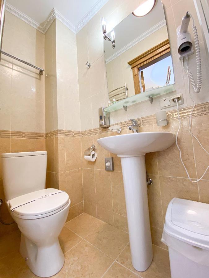 Петрос Family Hotel Яремче Стая снимка