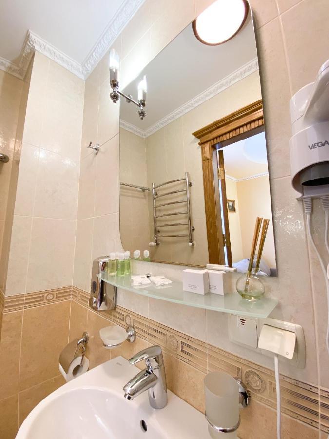 Петрос Family Hotel Яремче Стая снимка