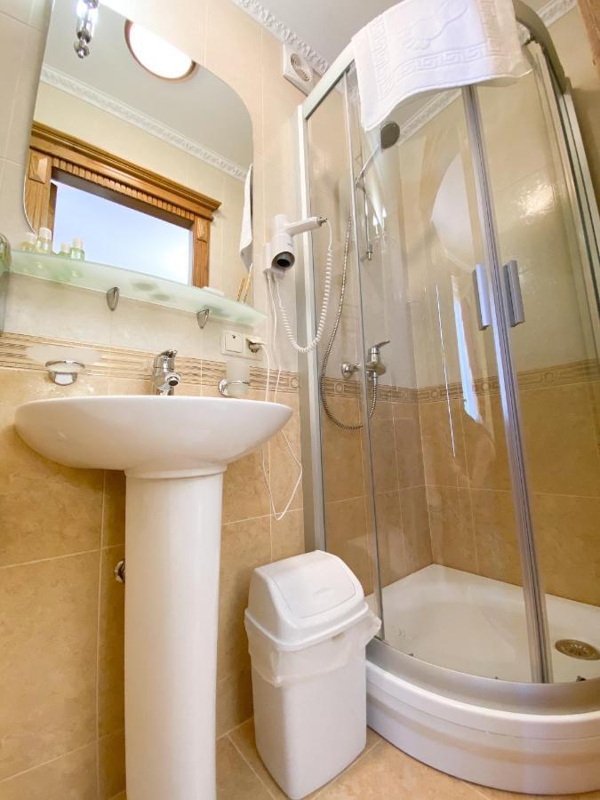 Петрос Family Hotel Яремче Стая снимка