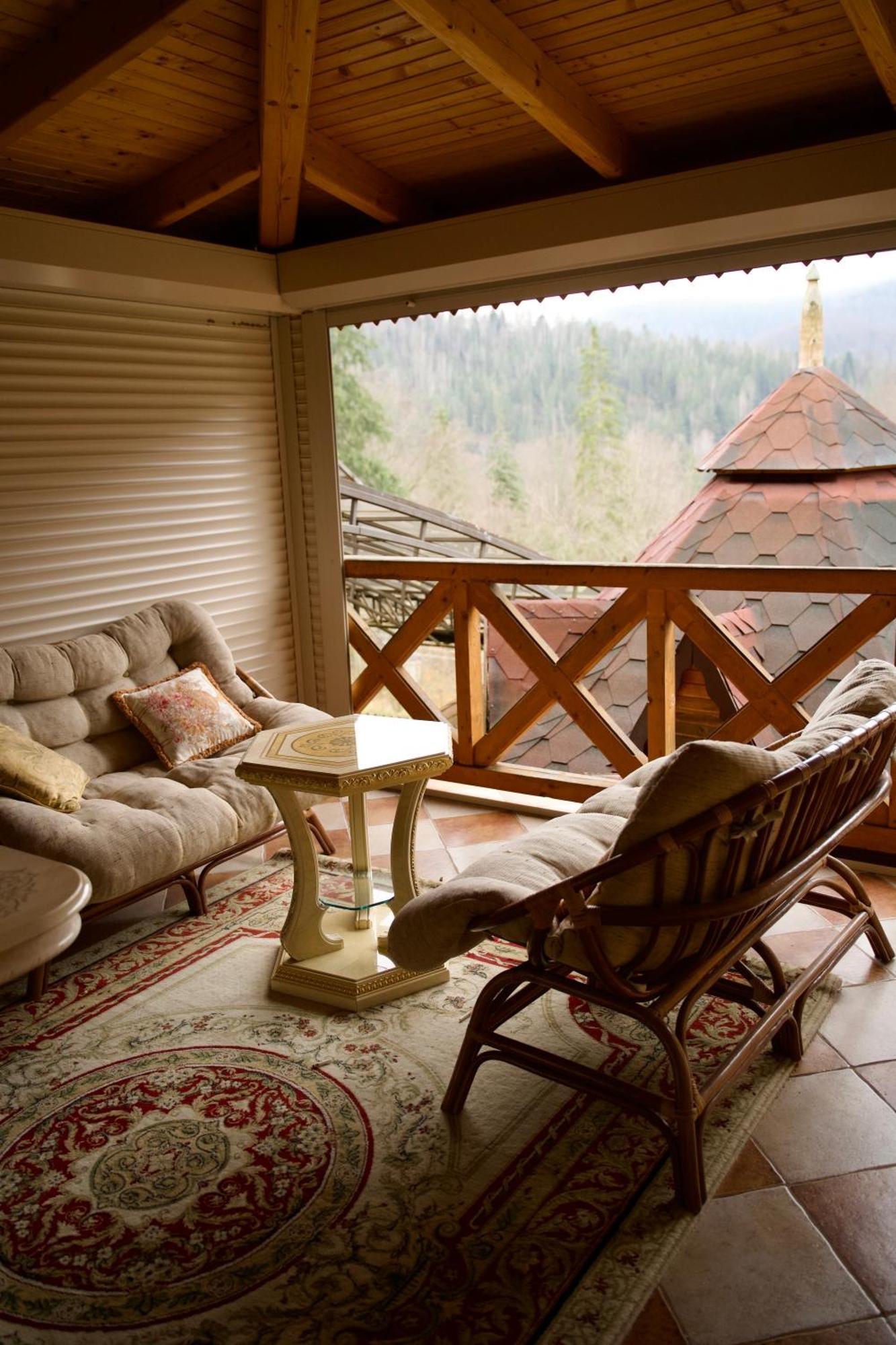 Петрос Family Hotel Яремче Екстериор снимка