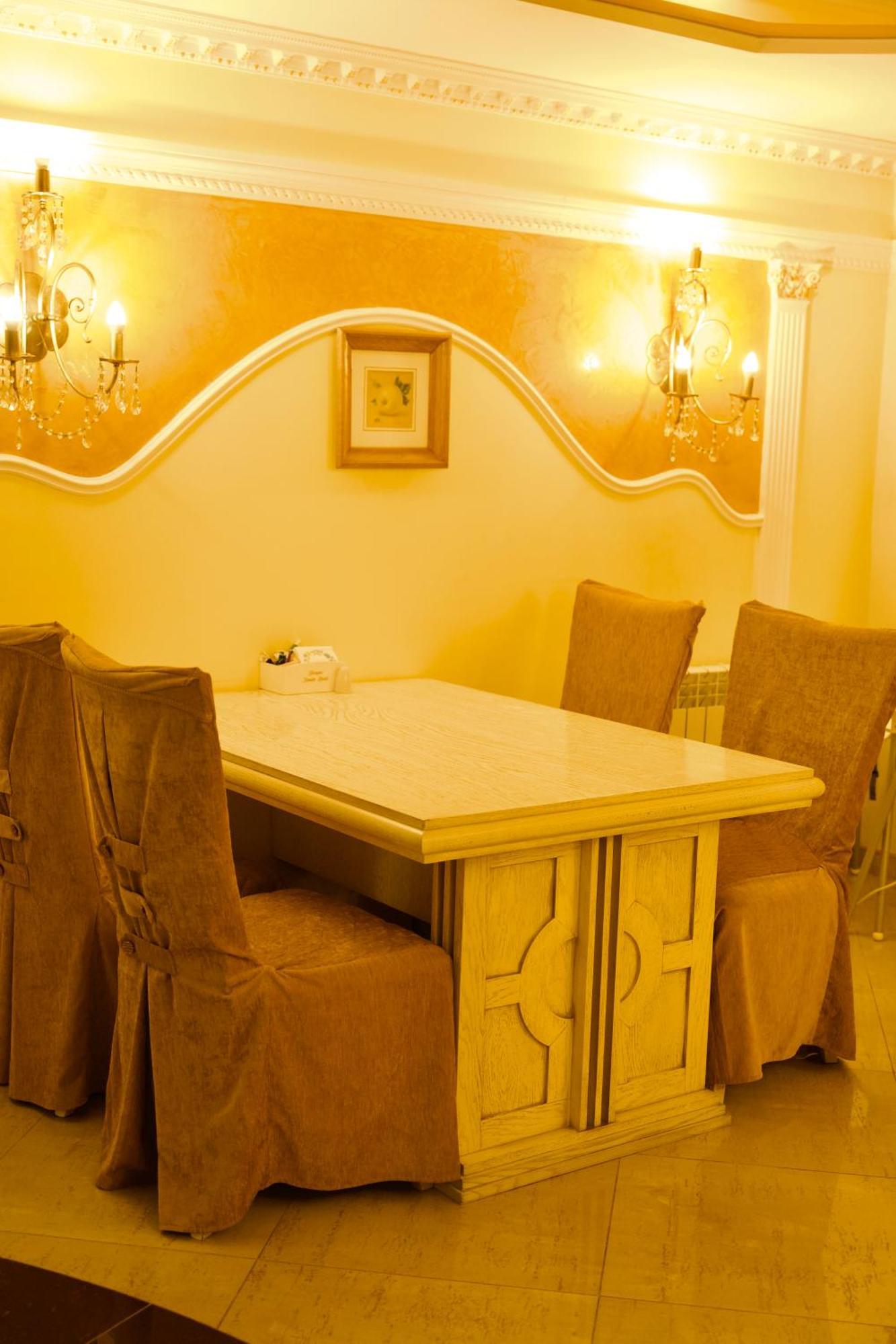 Петрос Family Hotel Яремче Екстериор снимка